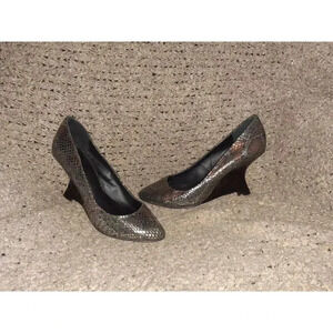 KELSI DAGGER-Gold/Black Snakeskin Leather ADORE Wedge Pumps-Sz 7.5-Near Mint